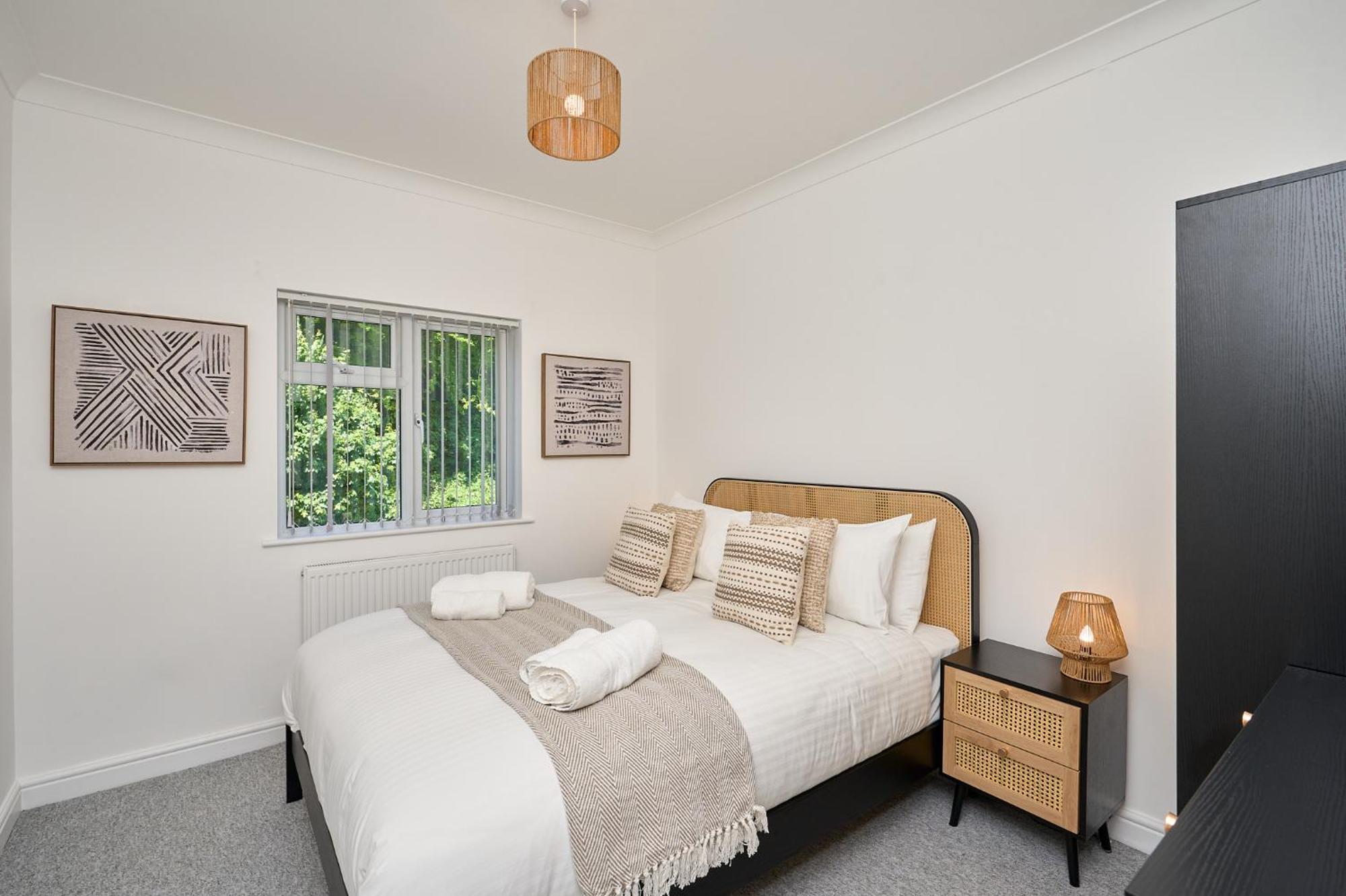 Spacious 1 Bed Apt - Stunning Views & Private Parking - 5 Mins To Beach - Dog Friendly - Close To Ventnor, Shanklin & Sandown - Ideal For Friends, Families & Business Travellers - Sleeps Up To 4 Guests - Managed By "Greenstay Serviced Accommodation" Bonchurch Ngoại thất bức ảnh