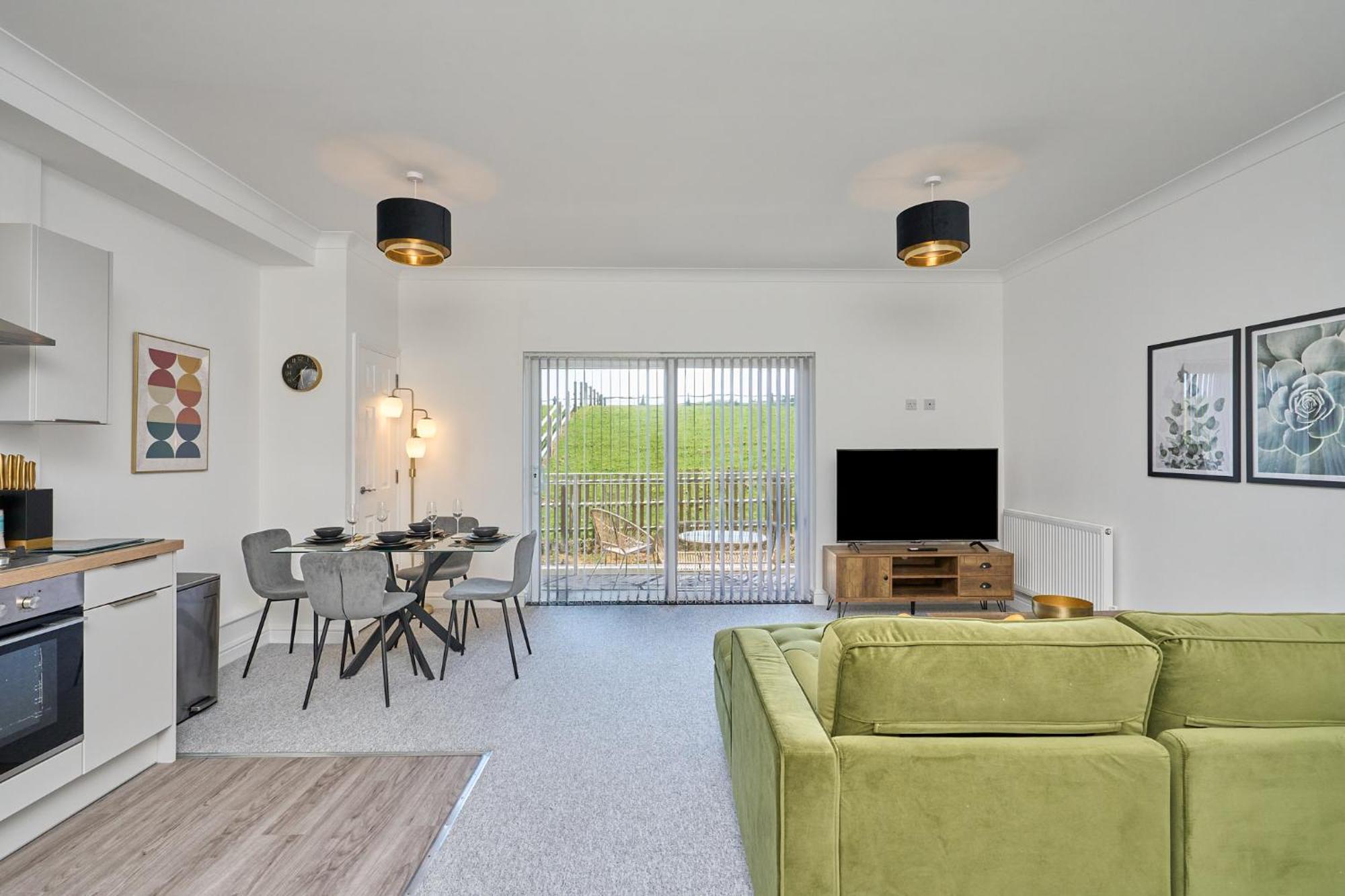 Spacious 1 Bed Apt - Stunning Views & Private Parking - 5 Mins To Beach - Dog Friendly - Close To Ventnor, Shanklin & Sandown - Ideal For Friends, Families & Business Travellers - Sleeps Up To 4 Guests - Managed By "Greenstay Serviced Accommodation" Bonchurch Ngoại thất bức ảnh