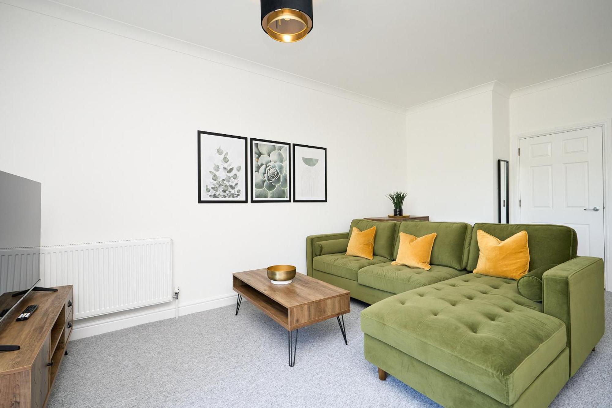 Spacious 1 Bed Apt - Stunning Views & Private Parking - 5 Mins To Beach - Dog Friendly - Close To Ventnor, Shanklin & Sandown - Ideal For Friends, Families & Business Travellers - Sleeps Up To 4 Guests - Managed By "Greenstay Serviced Accommodation" Bonchurch Ngoại thất bức ảnh
