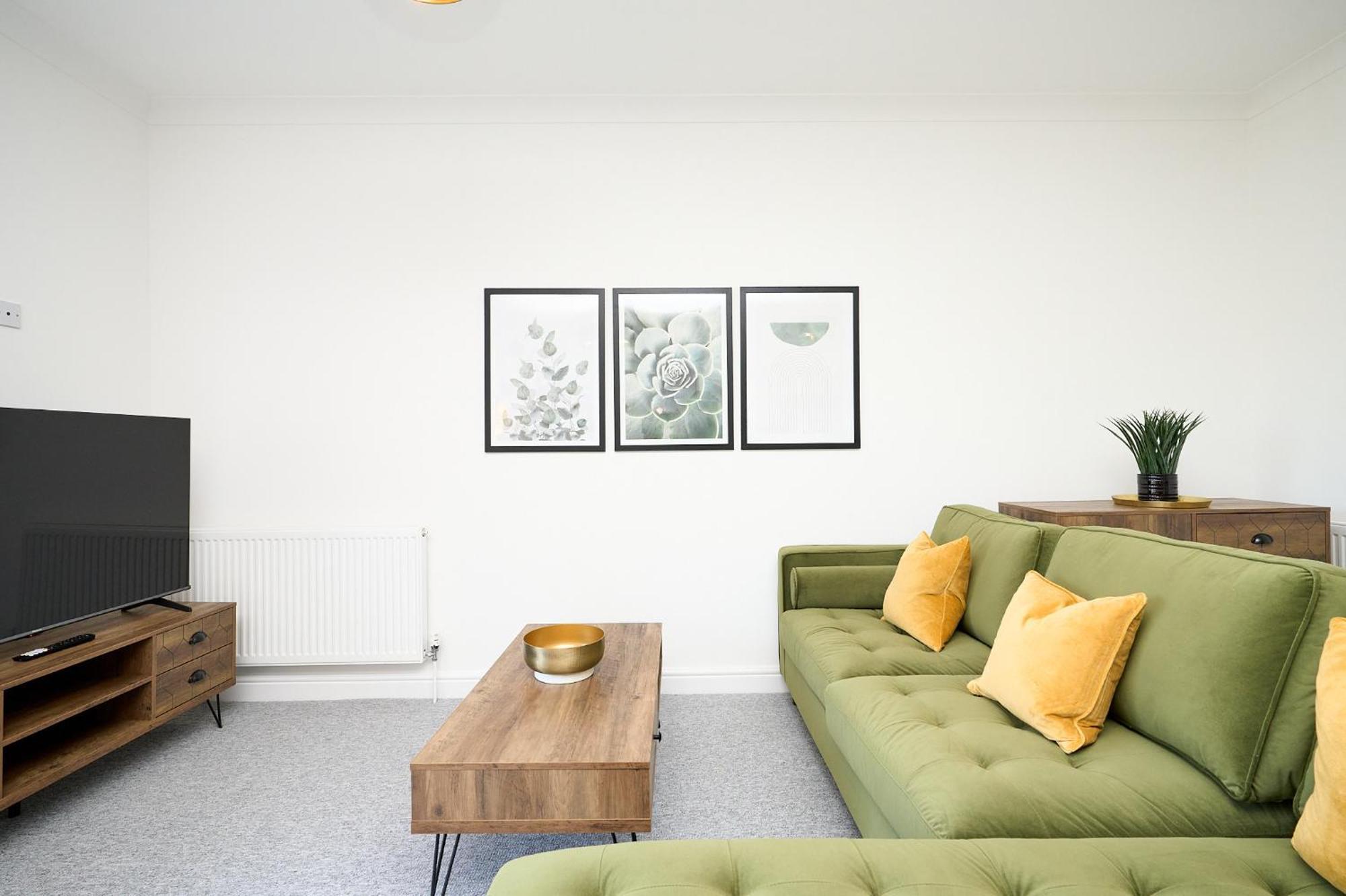 Spacious 1 Bed Apt - Stunning Views & Private Parking - 5 Mins To Beach - Dog Friendly - Close To Ventnor, Shanklin & Sandown - Ideal For Friends, Families & Business Travellers - Sleeps Up To 4 Guests - Managed By "Greenstay Serviced Accommodation" Bonchurch Ngoại thất bức ảnh