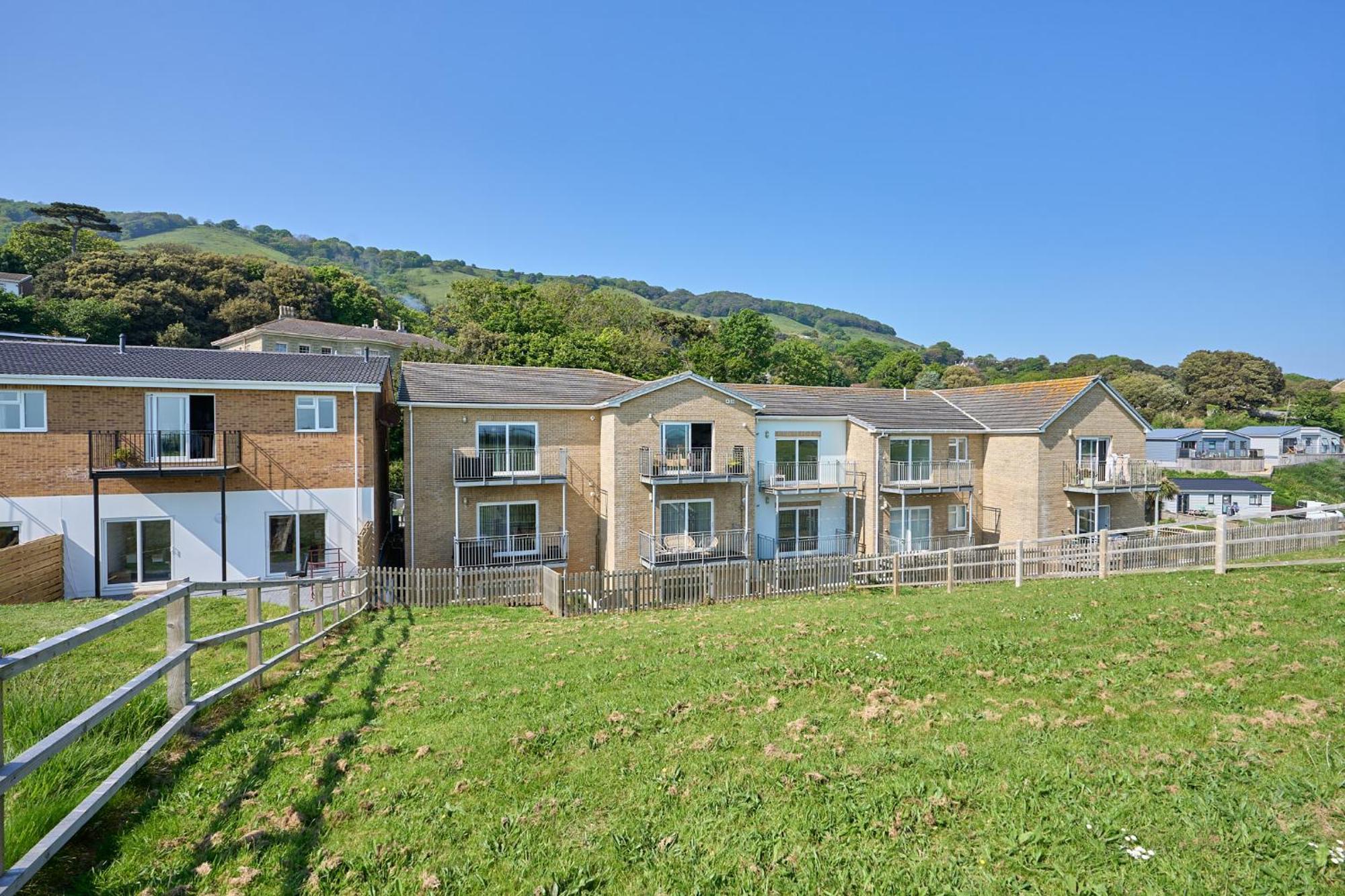 Spacious 1 Bed Apt - Stunning Views & Private Parking - 5 Mins To Beach - Dog Friendly - Close To Ventnor, Shanklin & Sandown - Ideal For Friends, Families & Business Travellers - Sleeps Up To 4 Guests - Managed By "Greenstay Serviced Accommodation" Bonchurch Ngoại thất bức ảnh
